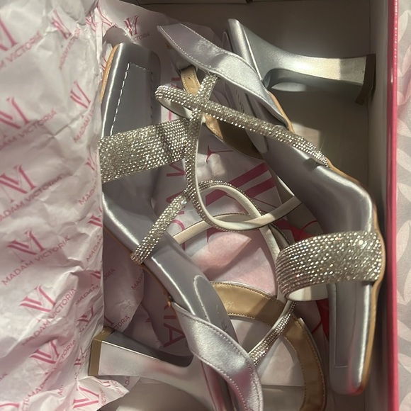 MADAM VICTORIA Women's Slingback Buckle Kitten Chunky Heels | Size 5.5 | NEW!🩶 - Picture 2 of 6